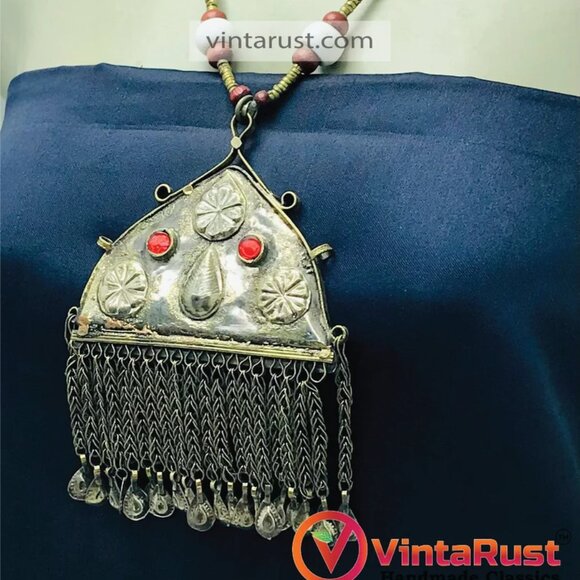 Wooden Beaded Chain Necklace With Dangling Vintage Pendant - Picture 8 of 11